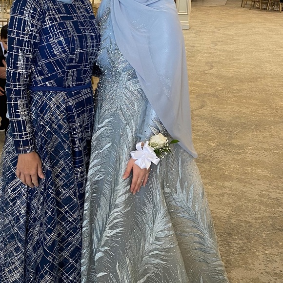 LARA Long Sleeve Gown - Picture 6 of 11